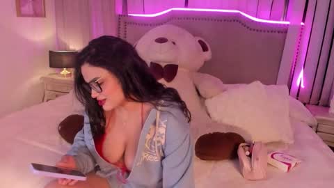 Snapshot of annievega__ chatting on February 24, 3:15 am Annie Vega online show from February 24, 3:15 am