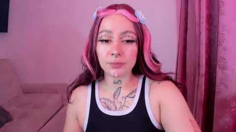 Snapshot of annika_03 chatting on October 15, 12:22 am Gise. online show from October 15, 12:22 am