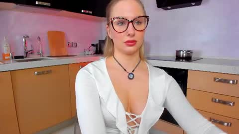Snapshot of annlovesexxx chatting on June 25, 9:36 am Ann 8am-3pm ESTNY time online show from June 25, 9:36 am