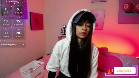 Snapshot of anny_cotton chatting on May 26, 8:27 pm Anny cotton online show from May 26, 8:27 pm
