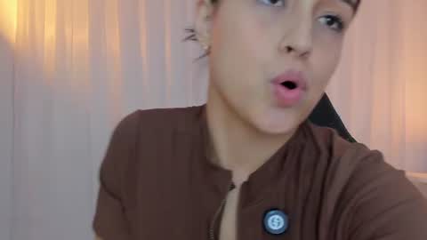 Snapshot of anny_jones77 chatting on July 8, 3:22 am Anny online show from July 8, 3:22 am
