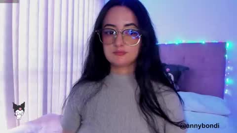 Snapshot of annybondie chatting on February 18, 9:53 pm annybondie online show from February 18, 9:53 pm