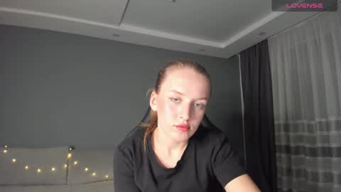 Snapshot of annyfourse chatting on December 3, 3:33 pm AnnyFourse online show from December 3, 3:33 pm