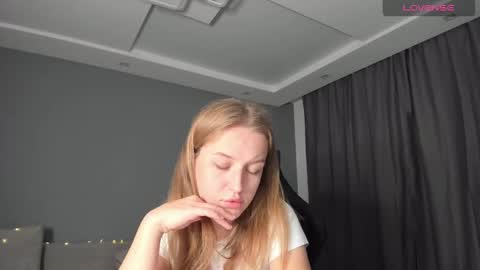 Snapshot of annyfourse chatting on December 6, 2:35 am AnnyFourse online show from December 6, 2:35 am