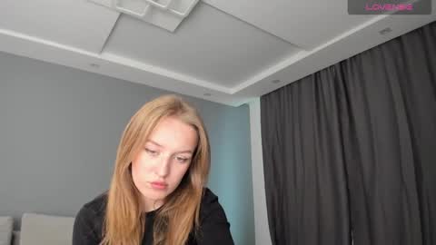 Snapshot of annyfourse chatting on December 8, 7:15 am AnnyFourse online show from December 8, 7:15 am