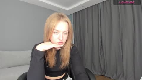 Snapshot of annyfourse chatting on December 16, 1:54 pm AnnyFourse online show from December 16, 1:54 pm