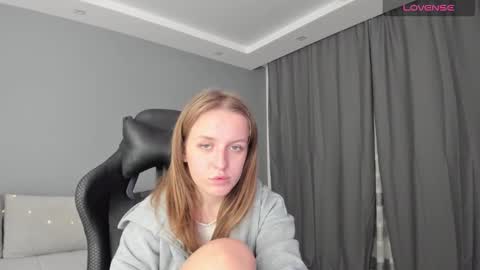 Snapshot of annyfourse chatting on December 18, 5:04 am AnnyFourse online show from December 18, 5:04 am