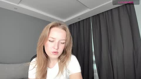 Snapshot of annyfourse chatting on December 20, 8:49 am AnnyFourse online show from December 20, 8:49 am