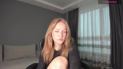 Snapshot of annyfourse chatting on December 23, 1:45 pm AnnyFourse online show from December 23, 1:45 pm