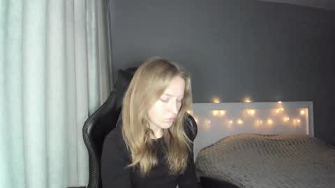Snapshot of annyfourse chatting on December 24, 10:55 am AnnyFourse online show from December 24, 10:55 am