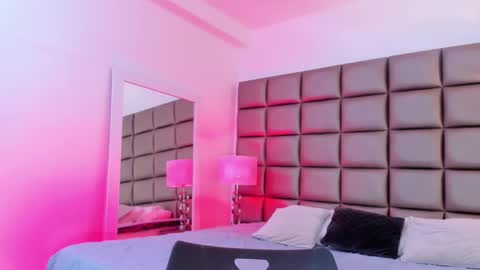 Snapshot of annyhizzle chatting on January 3, 9:47 pm online show from January 3, 9:47 pm