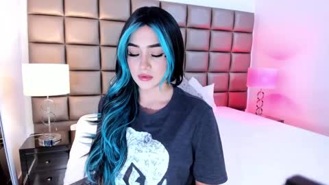 Snapshot of annyhizzle chatting on February 2, 9:34 pm online show from February 2, 9:34 pm