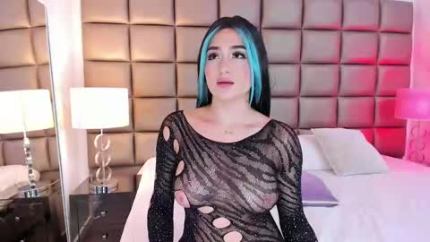 Snapshot of annyhizzle chatting on February 16, 12:30 am online show from February 16, 12:30 am