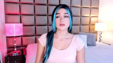 Snapshot of annyhizzle chatting on February 18, 9:20 pm online show from February 18, 9:20 pm