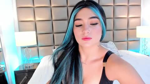 Snapshot of annyhizzle chatting on February 21, 9:22 pm online show from February 21, 9:22 pm