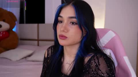 Snapshot of annyhizzle chatting on May 9, 1:00 am online show from May 9, 1:00 am