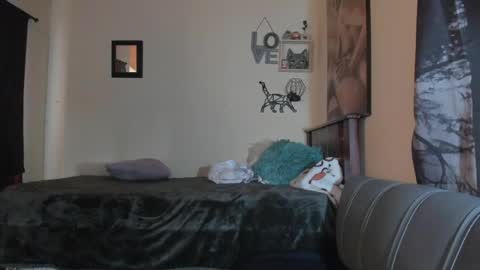 Snapshot of annyluna1 chatting on April 8, 6:19 pm Annyluna online show from April 8, 6:19 pm