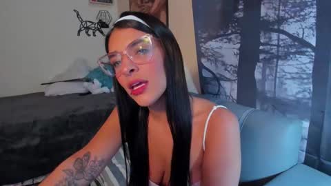 Snapshot of annyluna1 chatting on April 24, 9:28 pm Annyluna online show from April 24, 9:28 pm