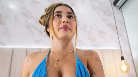 Snapshot of annyy_rosse chatting on March 9, 5:22 am ANNYY online show from March 9, 5:22 am