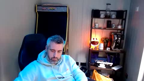 anonymousblokeuk online show from October 13, 8:47 am