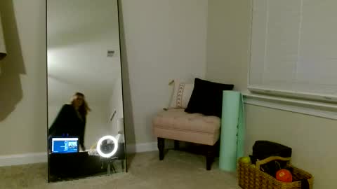 Snapshot of ansleypage chatting on February 22, 2:02 am heyitsansley online show from February 22, 2:02 am