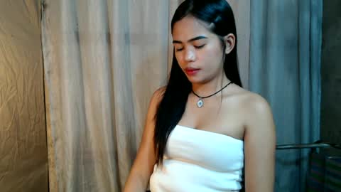 Snapshot of antheia_567 chatting on June 28, 10:21 am Im Dahlia online show from June 28, 10:21 am