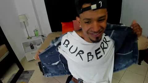 Snapshot of anthoy_wayans chatting on December 7, 1:58 am       online show from December 7, 1:58 am