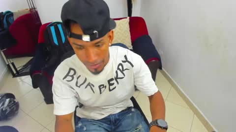 Snapshot of anthoy_wayans chatting on December 7, 6:26 pm       online show from December 7, 6:26 pm