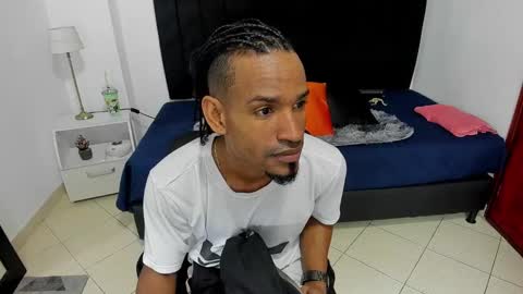 Snapshot of anthoy_wayans chatting on December 15, 9:09 pm       online show from December 15, 9:09 pm