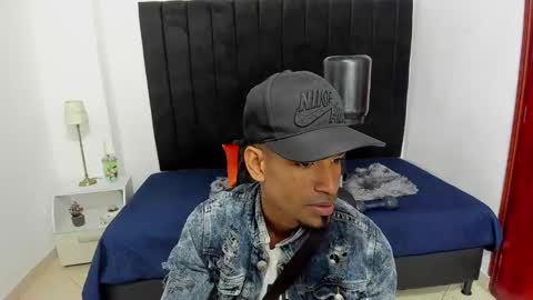 Snapshot of anthoy_wayans chatting on December 18, 11:40 pm       online show from December 18, 11:40 pm