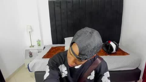 Snapshot of anthoy_wayans chatting on January 11, 6:54 pm       online show from January 11, 6:54 pm