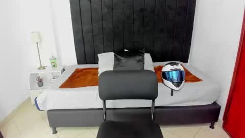 Snapshot of anthoy_wayans chatting on January 14, 12:11 am       online show from January 14, 12:11 am