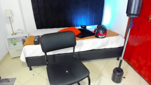 Snapshot of anthoy_wayans chatting on January 25, 2:04 am       online show from January 25, 2:04 am