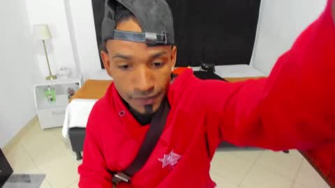 Snapshot of anthoy_wayans chatting on January 25, 8:10 pm       online show from January 25, 8:10 pm