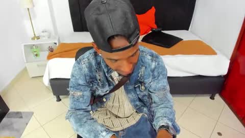 Snapshot of anthoy_wayans chatting on January 28, 12:05 am       online show from January 28, 12:05 am