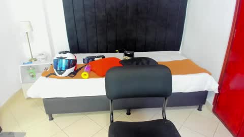 Snapshot of anthoy_wayans chatting on January 30, 12:50 am       online show from January 30, 12:50 am