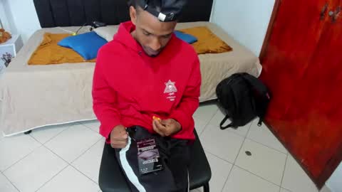 Snapshot of anthoy_wayans chatting on February 19, 12:03 am       online show from February 19, 12:03 am