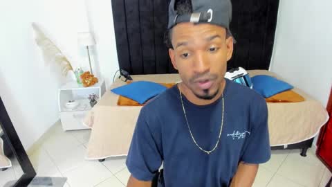 Snapshot of anthoy_wayans chatting on February 20, 12:30 am       online show from February 20, 12:30 am