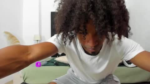 Snapshot of anthoy_wayans chatting on March 1, 12:39 am       online show from March 1, 12:39 am