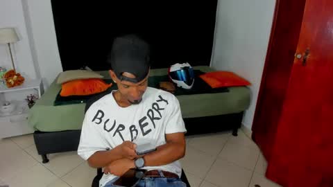 Snapshot of anthoy_wayans chatting on March 8, 3:06 am       online show from March 8, 3:06 am