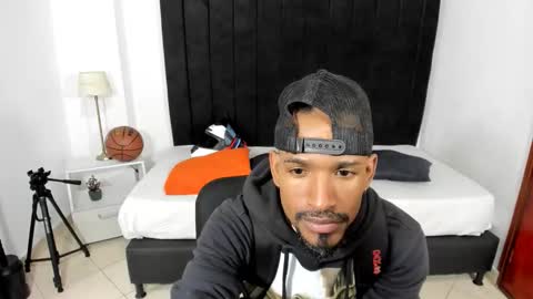 Snapshot of anthoy_wayans chatting on October 1, 1:00 am       online show from October 1, 1:00 am