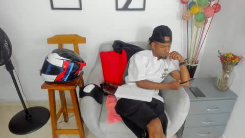 Snapshot of anthoy_wayans chatting on October 8, 1:47 am       online show from October 8, 1:47 am