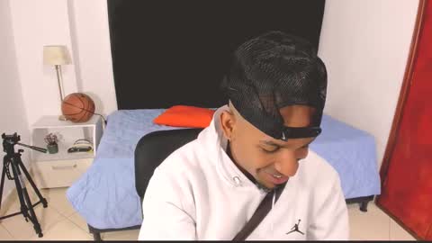 Snapshot of anthoy_wayans chatting on October 11, 12:32 am       online show from October 11, 12:32 am