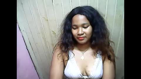 Snapshot of antine9794 chatting on June 1, 9:33 am antine9794 online show from June 1, 9:33 am