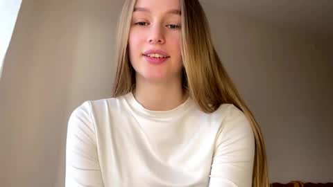 Snapshot of antionettepulgarin chatting on April 26, 3:21 pm Viktoria online show from April 26, 3:21 pm