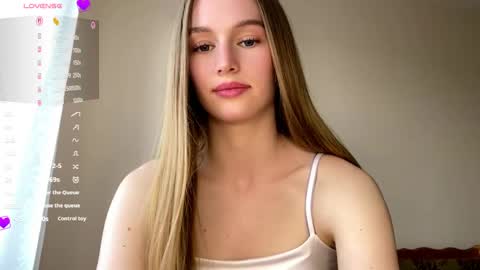 Snapshot of antionettepulgarin chatting on May 5, 3:20 pm Viktoria online show from May 5, 3:20 pm