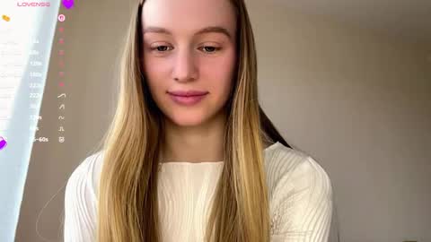Snapshot of antionettepulgarin chatting on May 13, 3:31 pm Viktoria online show from May 13, 3:31 pm