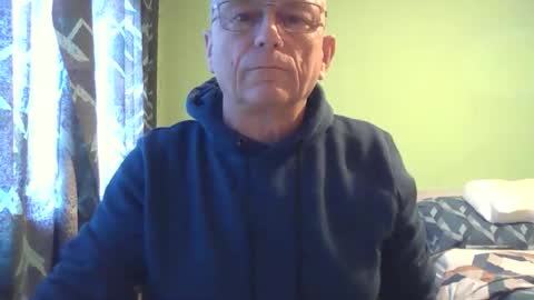 Snapshot of antmatt2025 chatting on October 6, 8:12 am antmatt2025 online show from October 6, 8:12 am