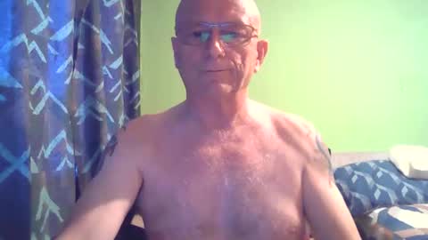 Snapshot of antmatt2025 chatting on October 31, 4:52 pm antmatt2025 online show from October 31, 4:52 pm