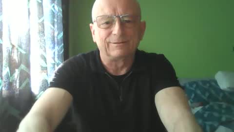 Snapshot of antmatt2025 chatting on April 9, 4:56 pm antmatt2025 online show from April 9, 4:56 pm